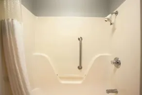 Ramada by Wyndham Pearl/Jackson Airport - Salle de bain