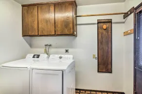 Bullhead City Home w/ Private Pool, Hot Tub & View - Interiør