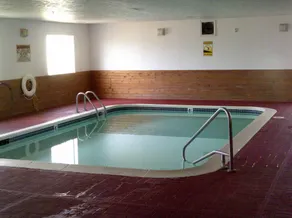 Capri Inn & Suites - Beatrice - Pool
