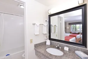 Pleasant Inn - Bathroom