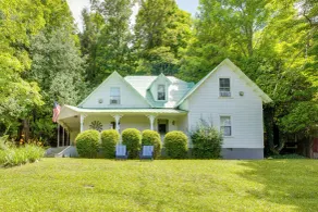 'Lil Red Hen' Cottage in the Boone Area w/ Hot Tub - Interiör
