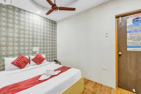 Season 4 Residences - Teynampet Near Apollo Hospital ,Balaji Dental, US Consulate - Room