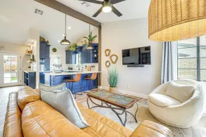 1 Mi to Grand Ave: Modern Home w/ Spacious Yard! - Interiør