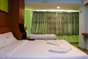 I-ROOMZ Bagyas Residency - Room