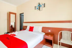 RedDoorz Syariah @ Jalan Simpang Gajayana - Room