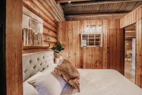 76gs - Genuine Log Cabin - Wifi - Pets Ok - Sleeps 4 - Rum