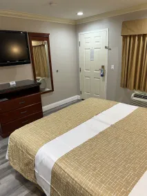 Travelodge by Wyndham Brea - Chambre