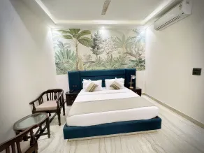 The Orion Express - Kailash Colony  - Quarto