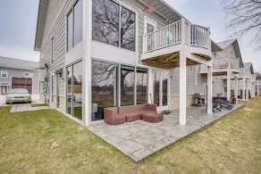 Road America Retreat: Modern Villa w/ Garage! - Innvendig