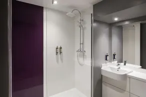 Premier Inn Nottingham City Center (Chapel Bar) - Bathroom