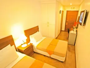 Townhouse OAK Metro Manila Near Osmena Highway PNR Pasay formerly Avitel Hotel - Værelse