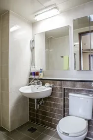Hill Stay Hotel Residence - Badezimmer