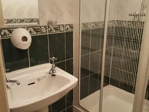 Fennessy's Hotel - Bathroom