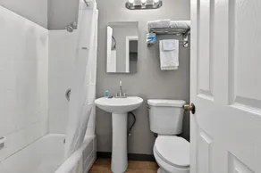 Rodeway Inn Las Vegas Fremont Street - Bathroom