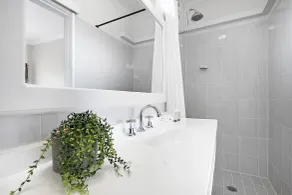 Engadine Motor Inn - Bathroom