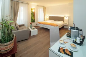 Hotel America - Room
