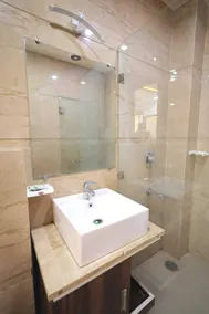 The Crown Hotel Agra near Taj Mahal - Salle de bain
