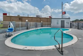 Econo Lodge Oxford near Choccolocco Park - Pool