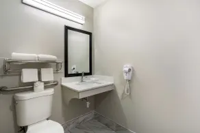 Red Roof Inn Denver - Lancaster County - Bathroom