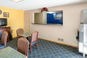 Rodeway Inn & Suites Austin I-90 - Lobby