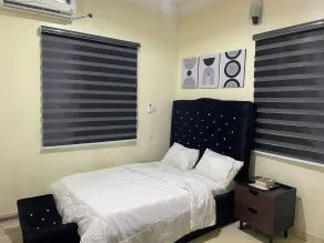 Luxury 4 BR Apt w private Parking, Magodo Estate - Habitación