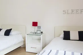 Superbe villa de lacs italiens avec vue sur le lac. UN BARBECUE. WIFI. Console de jeux Wii. - Chambre