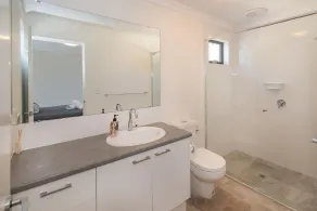 Gale House - Bathroom