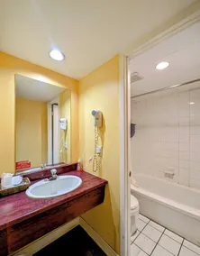 Motel des Pentes et Suites - Salle de bain