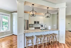 Walk to Lake: Middlefield Home w/ Fire Pit - Interiør