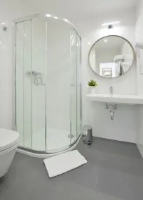 Hotel Garden Court - Bathroom