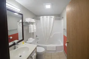 Super 8 by Wyndham Lewiston - Salle de bain