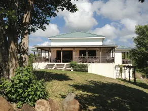 Two Bays Beach Villa, Apartment, and Studios - Room