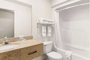 Quality Inn Blackwell I-35 - Salle de bain