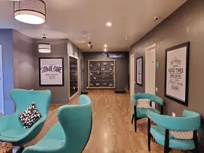 FF21-KDH - Lobby sitting area