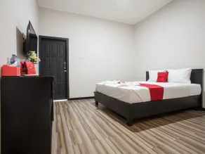 RedDoorz Syariah Plus near Banyuwangi Airport - Værelse