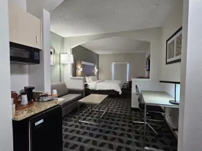 Quality Inn & Suites Irving DFW Airport South - Chambre