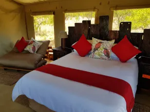 OuKlip Game Lodge - Room