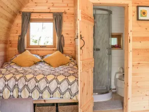 Dingle Den - Room