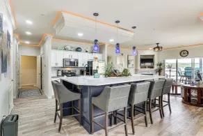 Poolside Fun + Views! Waterfront Ozarks Retreat - Innenbereich