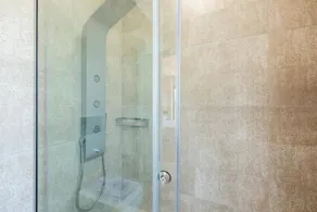 Villa adatta alle famiglie con giardino, griglia e piscina privata | Vista sulla città | Accanto alla spiaggia - Bagno