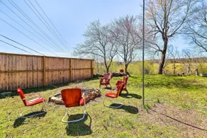 Creekfront Yellville Manor w/ Parlors & Fire Pit! - Interiör