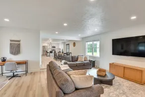 Charming Middlebury Retreat w/ Patio & Fire Pit - Innenbereich