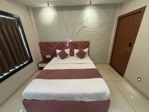 Hotel Trinetra Inn - Chambre