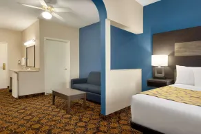 Baymont by Wyndham Winchester - Room