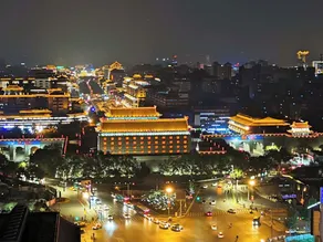 Stylish Homestay Balcony Viewing Ancient XiAn Bell Tower and City Wall - Udsigt fra værelset