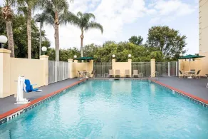 La Quinta by Wyndham Melbourne Viera - Piscine