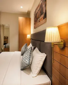 Royal Regal-Rooms & Suites - Rum