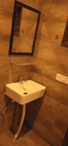 Hotel Aerocity Golden - Bathroom