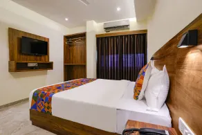 ANTLERS HOTEL Near Borivali Railway Station - Room