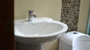 DC Suites Aeropuerto - Bathroom